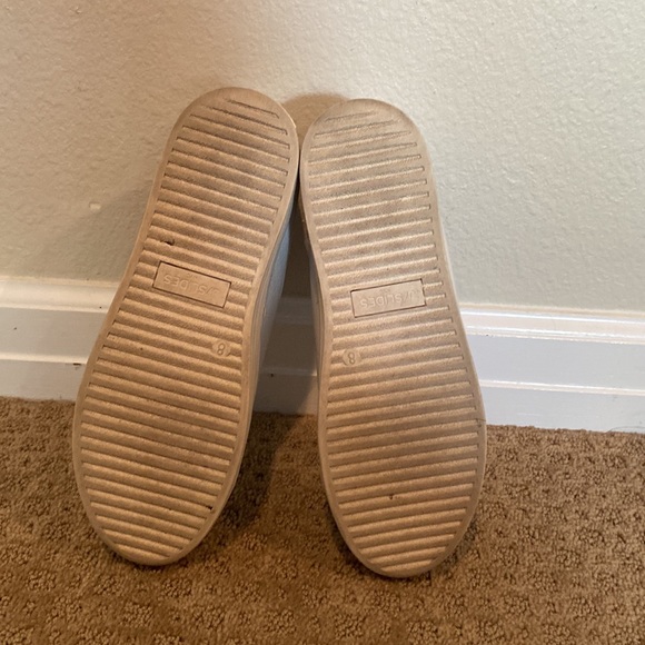 Good condition J/Slide NYC Noel Split Vamp Sneaker. Size 8. - Picture 5 of 6